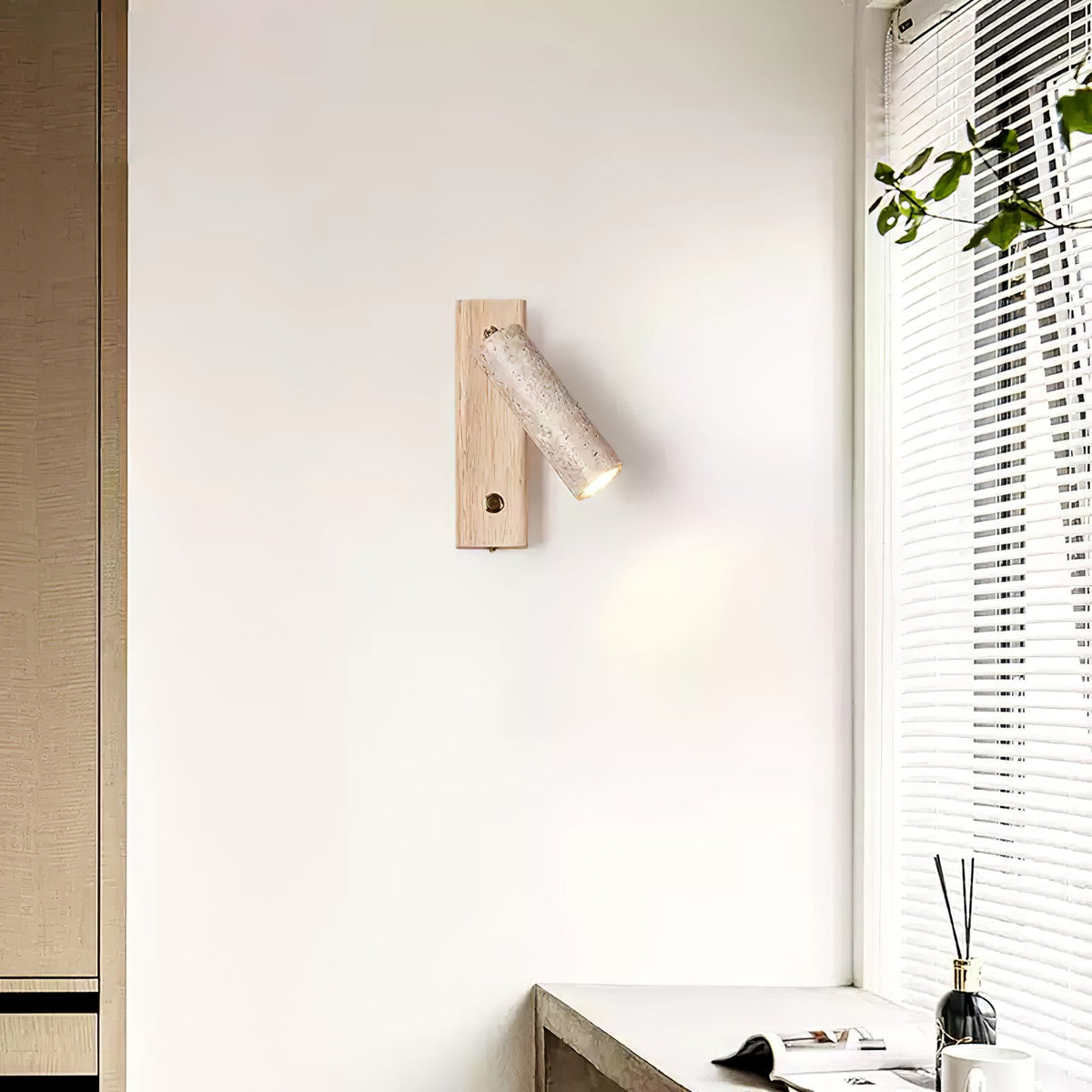 Valeaya cilindrische wandlamp van geel travertin