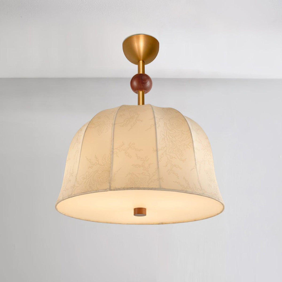 Plafondlamp in stof, metaal en hout voor elegante warme interieurs