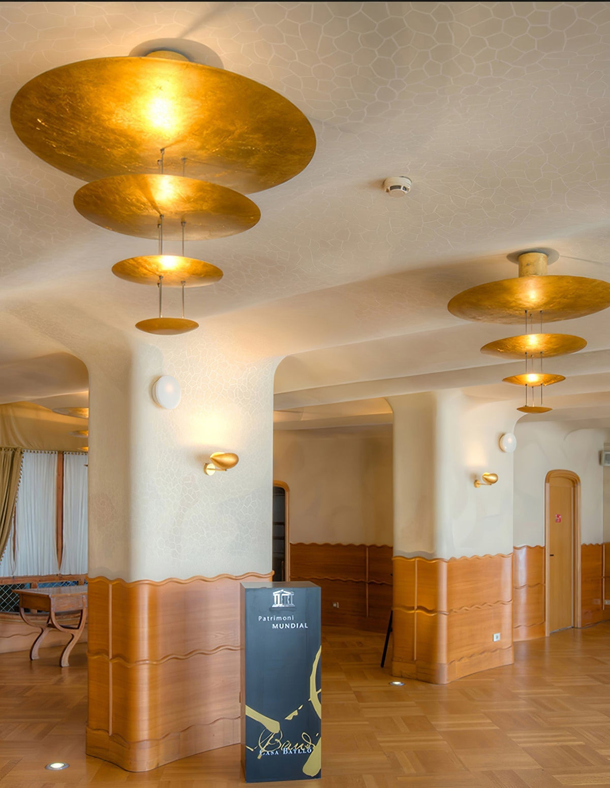 Phelion gelaagde hanglamp van goudfolie