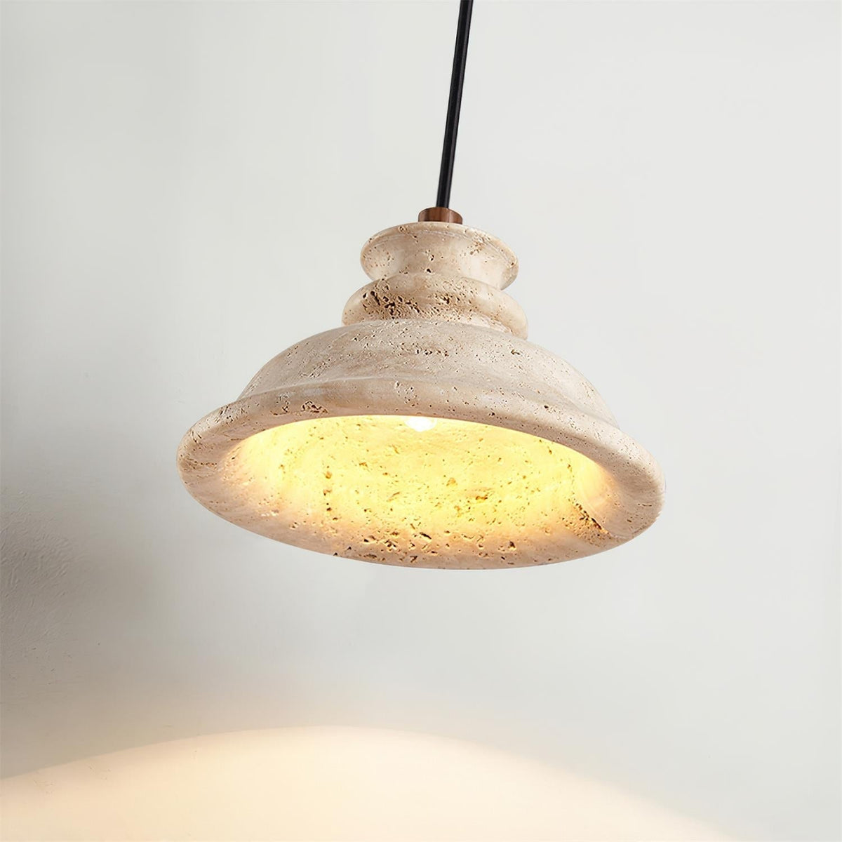Sererena hanglamp met gebeeldhouwde travertinkap