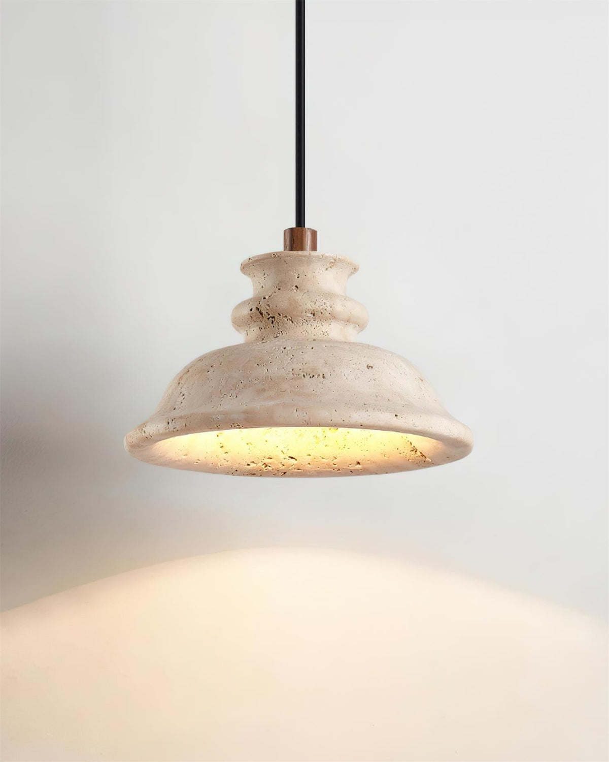 Sererena hanglamp met gebeeldhouwde travertinkap