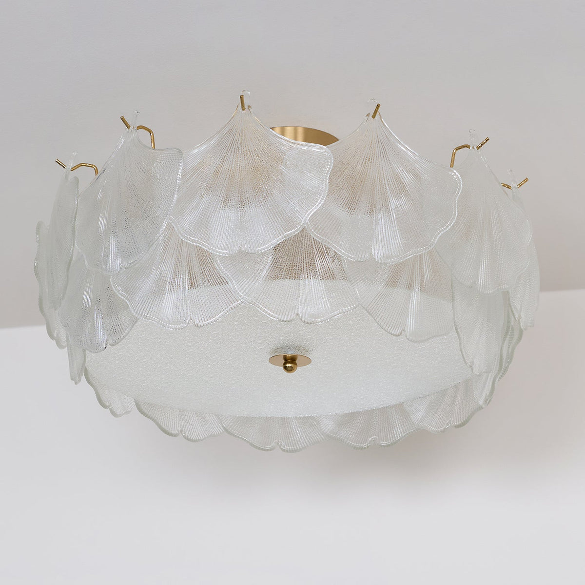 Quineth plafondlamp met cluster van maple-bladeren in glas