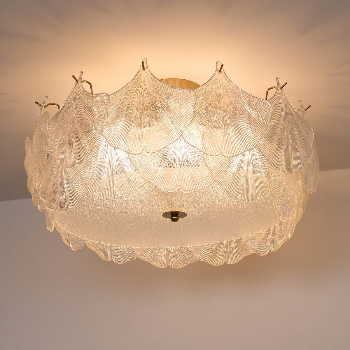 Quineth plafondlamp met cluster van maple-bladeren in glas