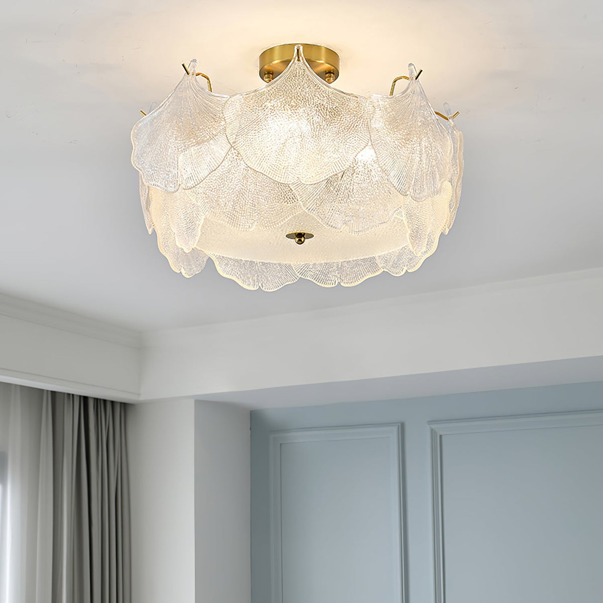 Quineth plafondlamp met cluster van maple-bladeren in glas