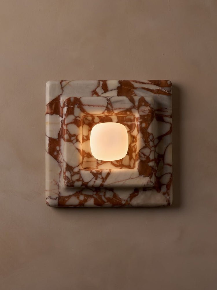 Ziv wandlamp met vierkante lagen van heatherhout en marmer