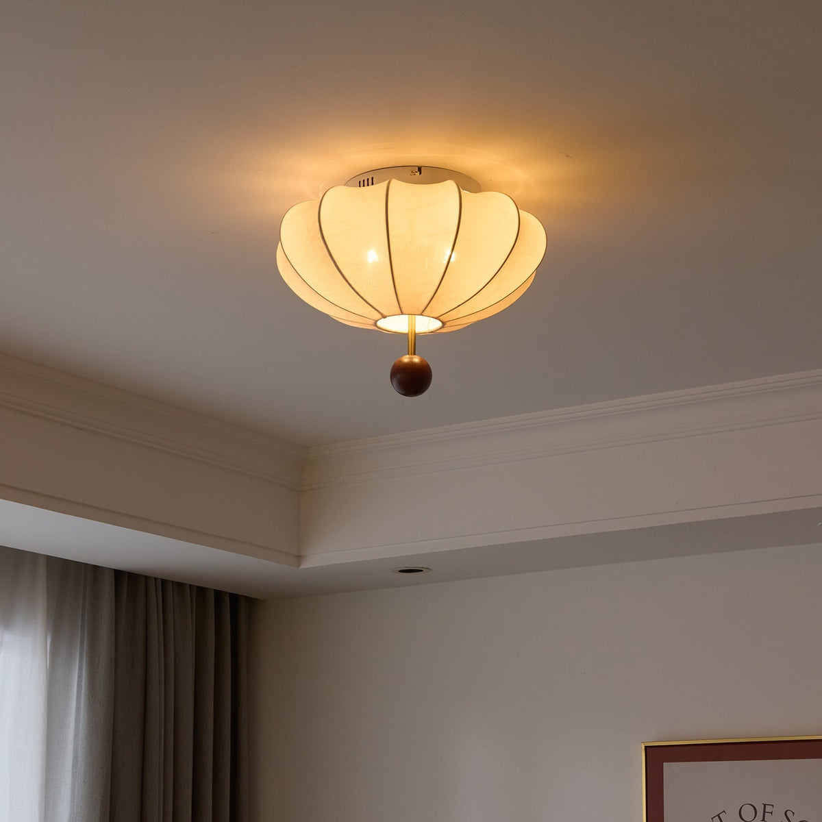 Rinelora plafondlamp van walnoothout en beige stof