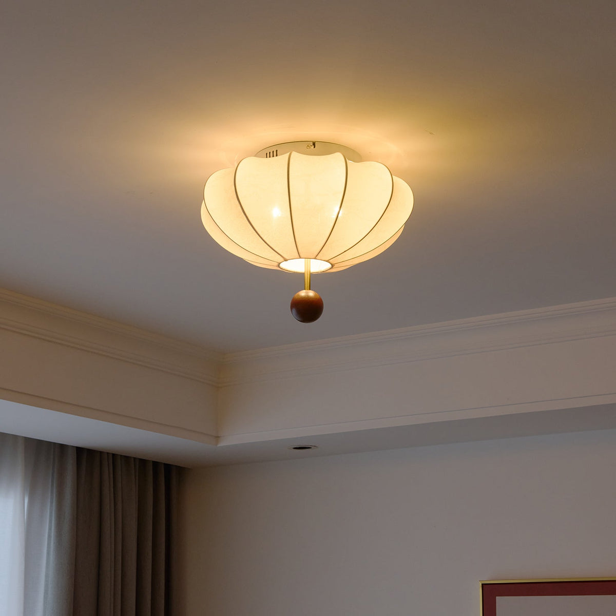 Rinelora plafondlamp van walnoothout en beige stof