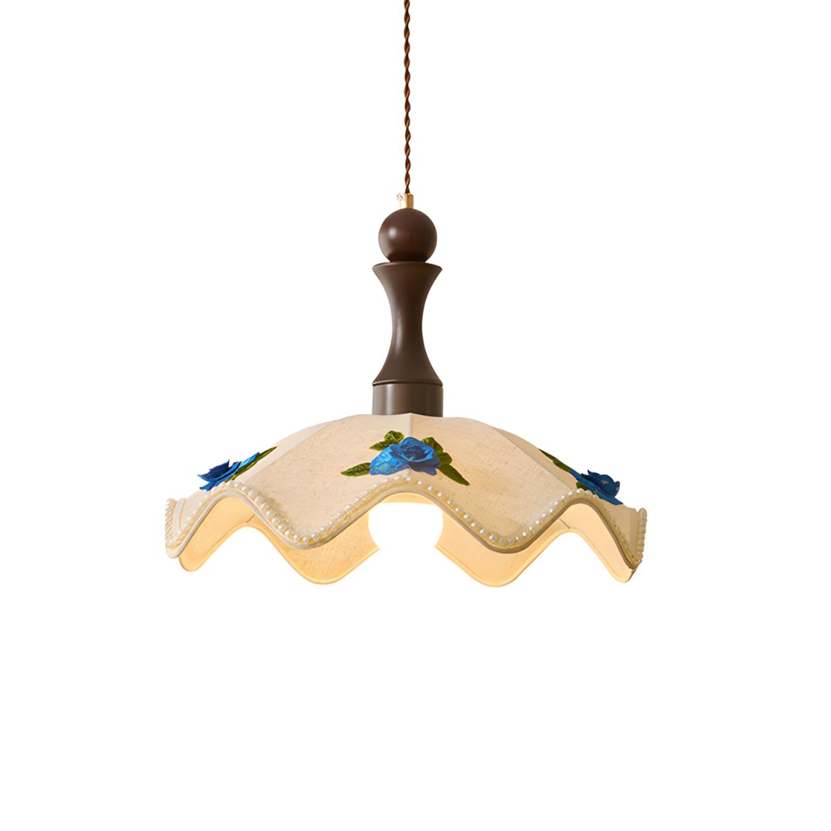 Seleaine hanglamp van walnoot met beige golfvormige stoffen kap en blauwe bloemmotieven