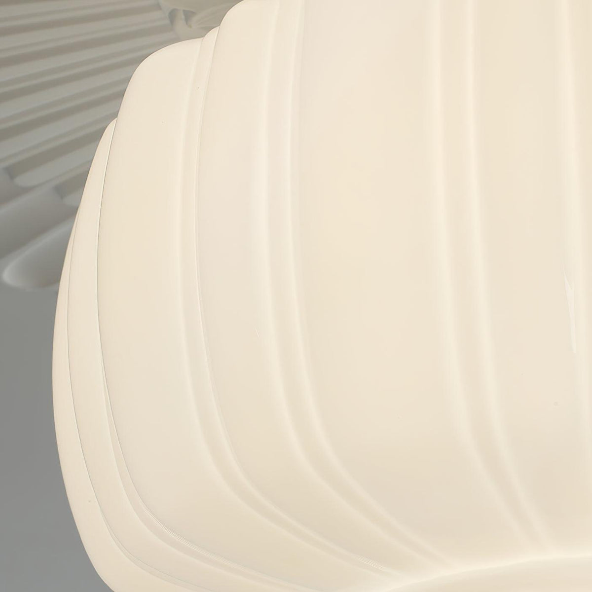Aveny plafondlamp van glas opalglas gevlinderd koepelvorm vintage