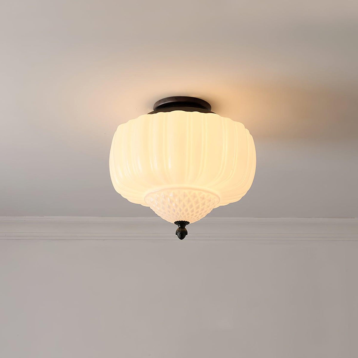Aveny plafondlamp van glas opalglas gevlinderd koepelvorm vintage