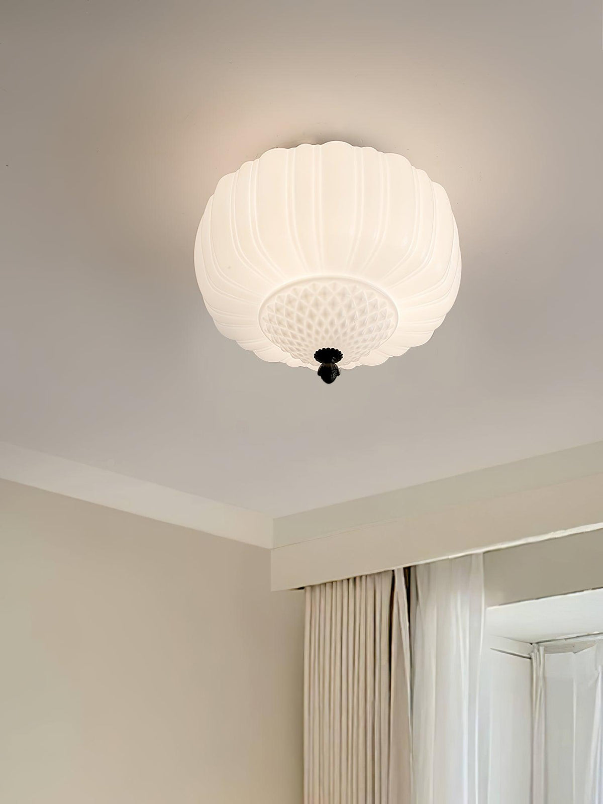 Aveny plafondlamp van glas opalglas gevlinderd koepelvorm vintage
