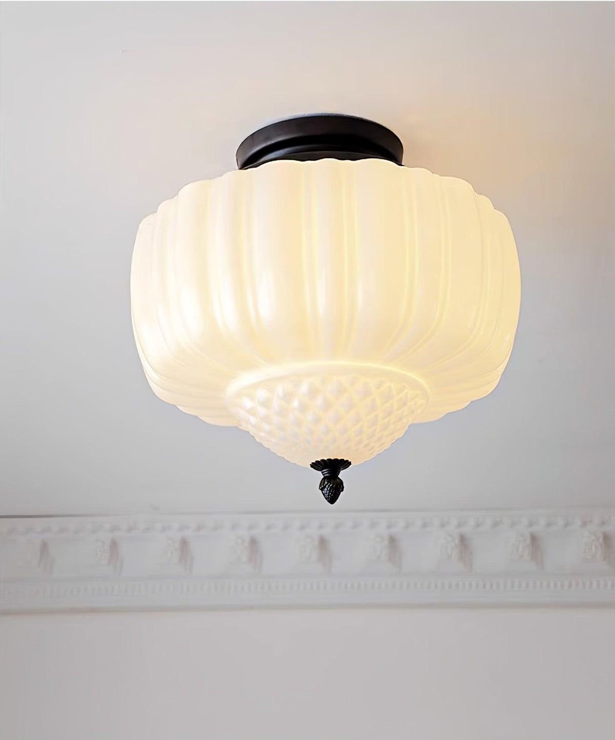 Aveny plafondlamp van glas opalglas gevlinderd koepelvorm vintage
