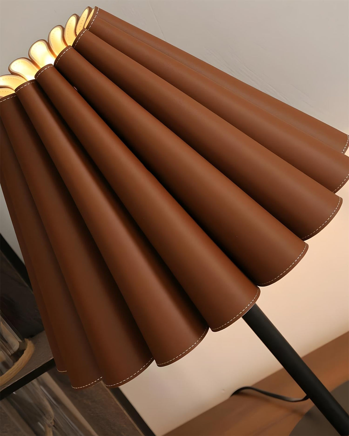 Laurel Pleat tafellamp