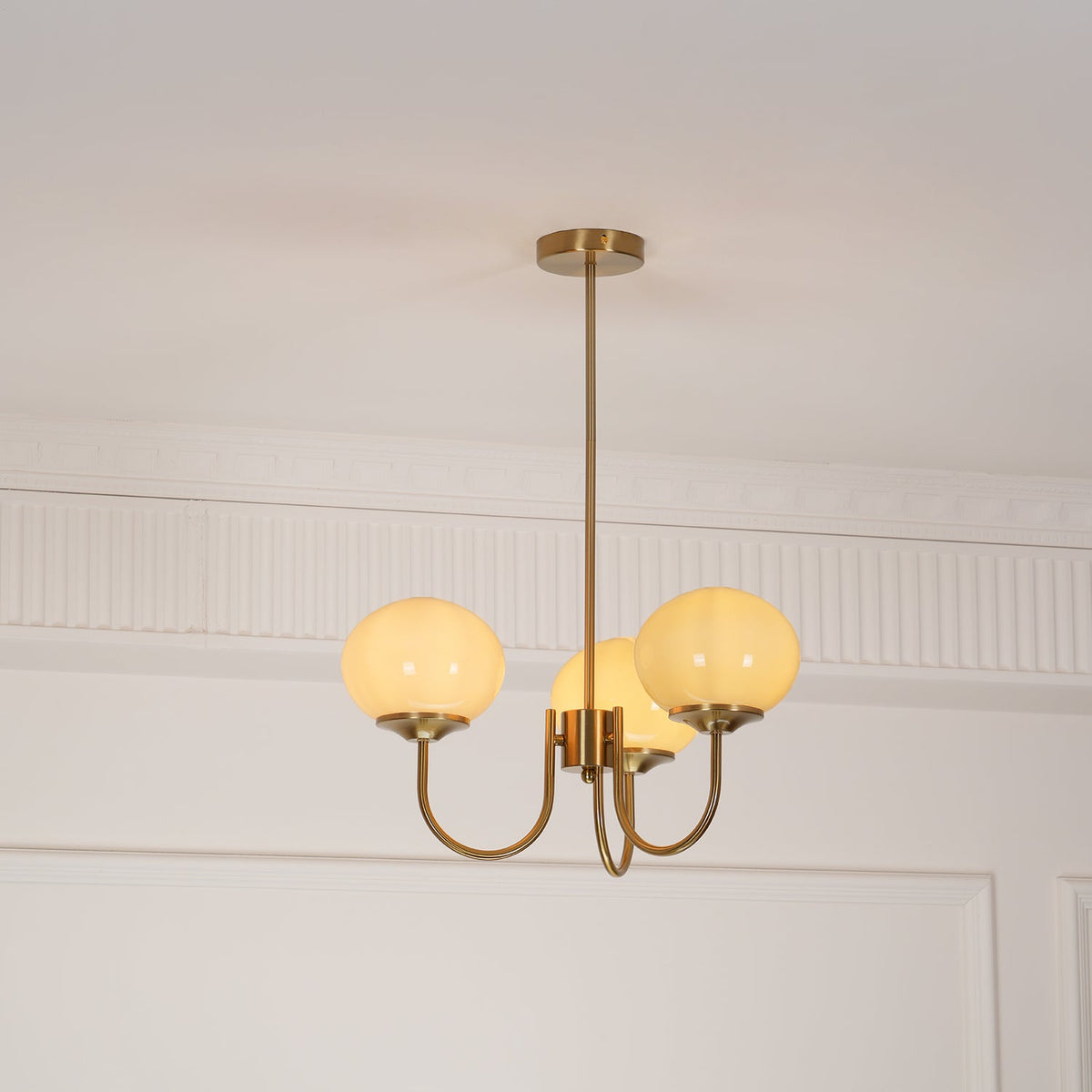 Velenian Kroonluchter met Roze Glazen Bolletjes Goud