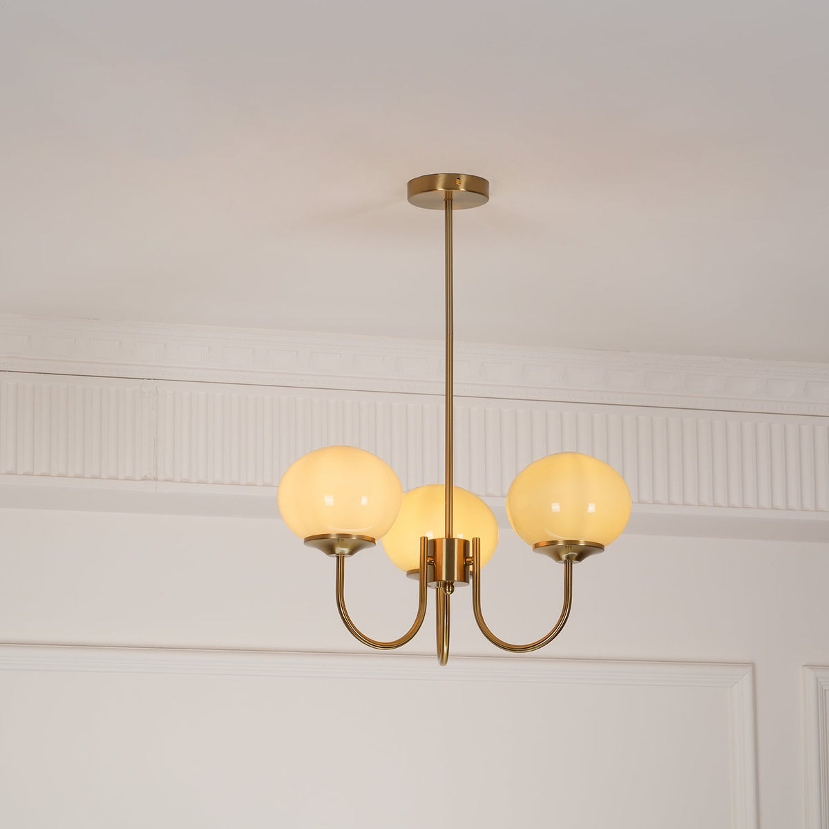 Velenian Kroonluchter met Roze Glazen Bolletjes Goud