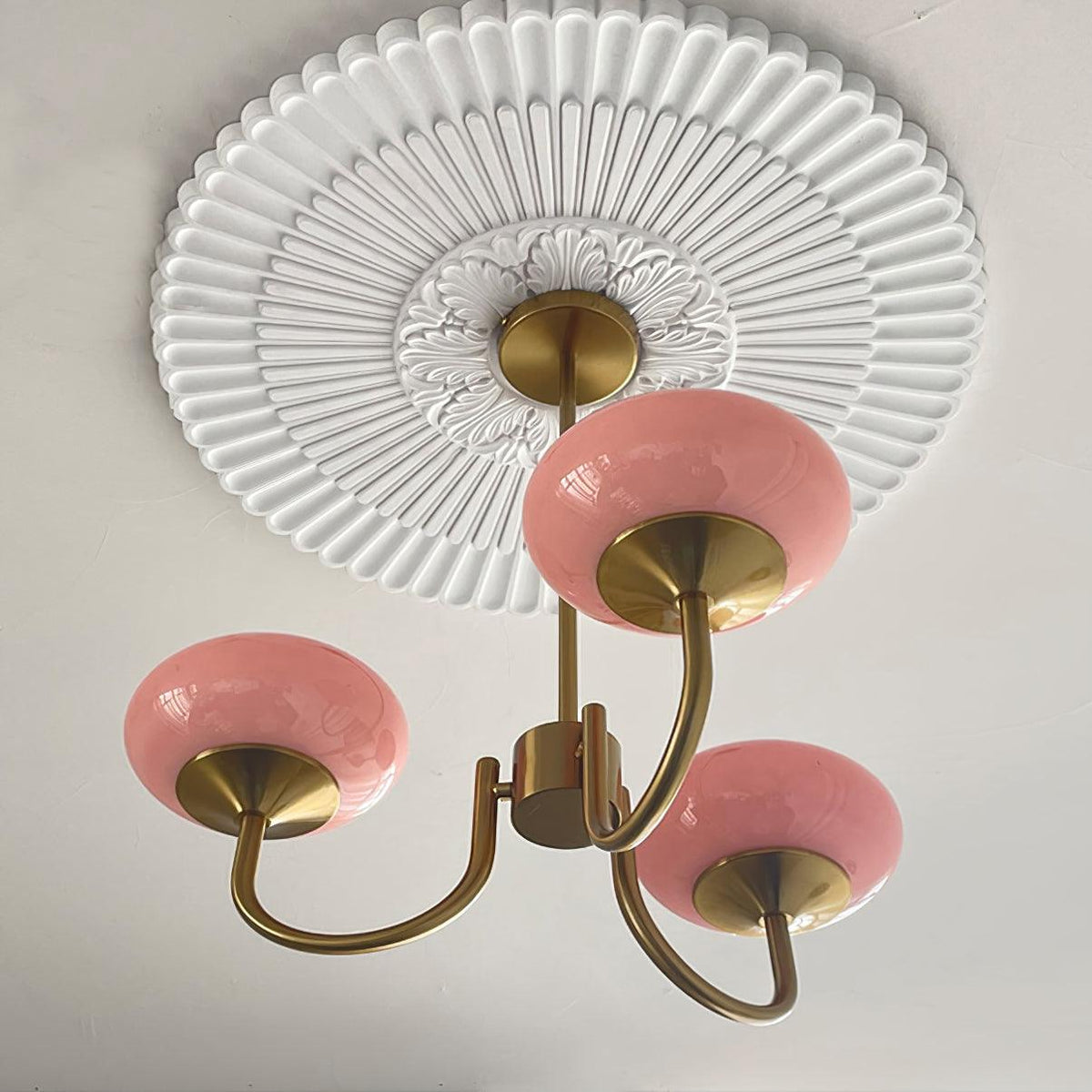 Velenian Kroonluchter met Roze Glazen Bolletjes Goud
