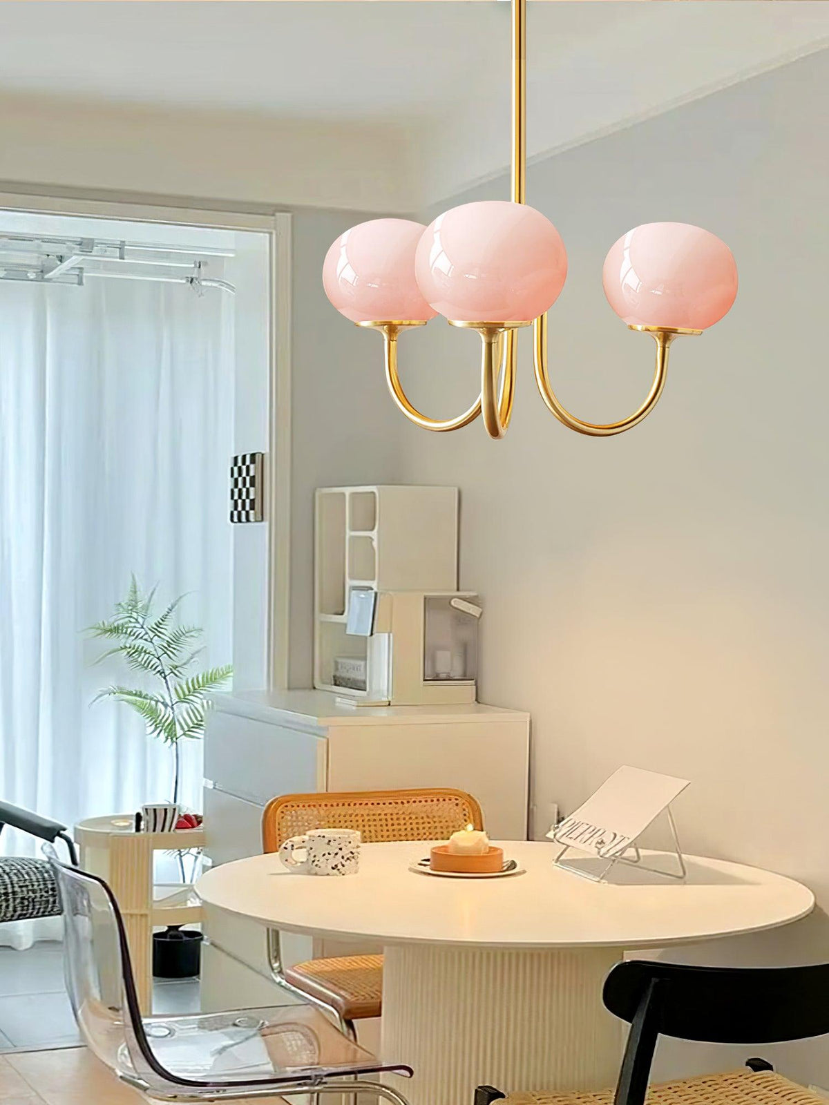 Velenian Kroonluchter met Roze Glazen Bolletjes Goud