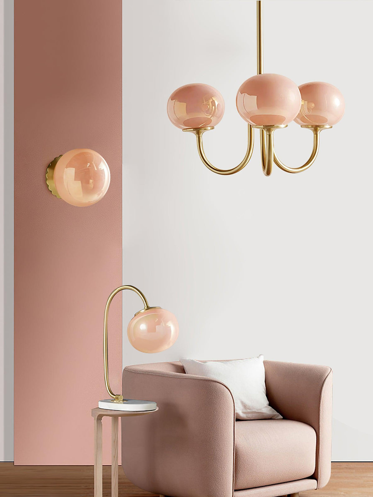 Velenian Kroonluchter met Roze Glazen Bolletjes Goud