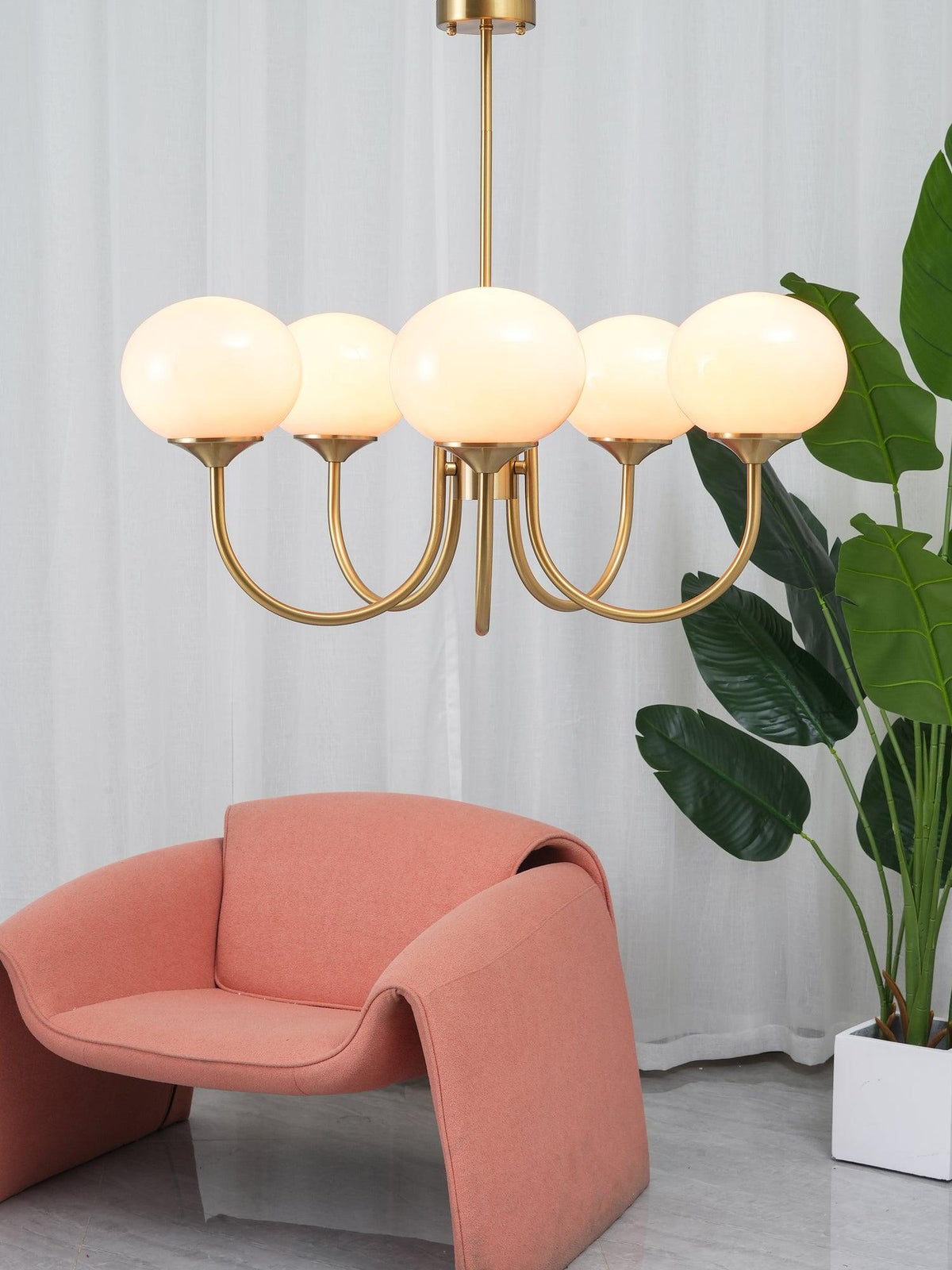 Velenian Kroonluchter met Roze Glazen Bolletjes Goud