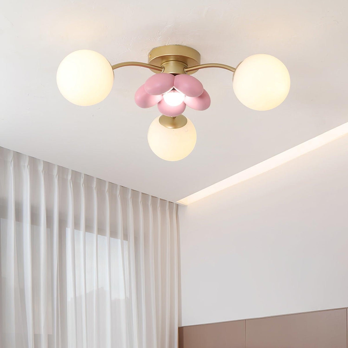 Nirox plafondlamp met Roze Bloemblaadjes