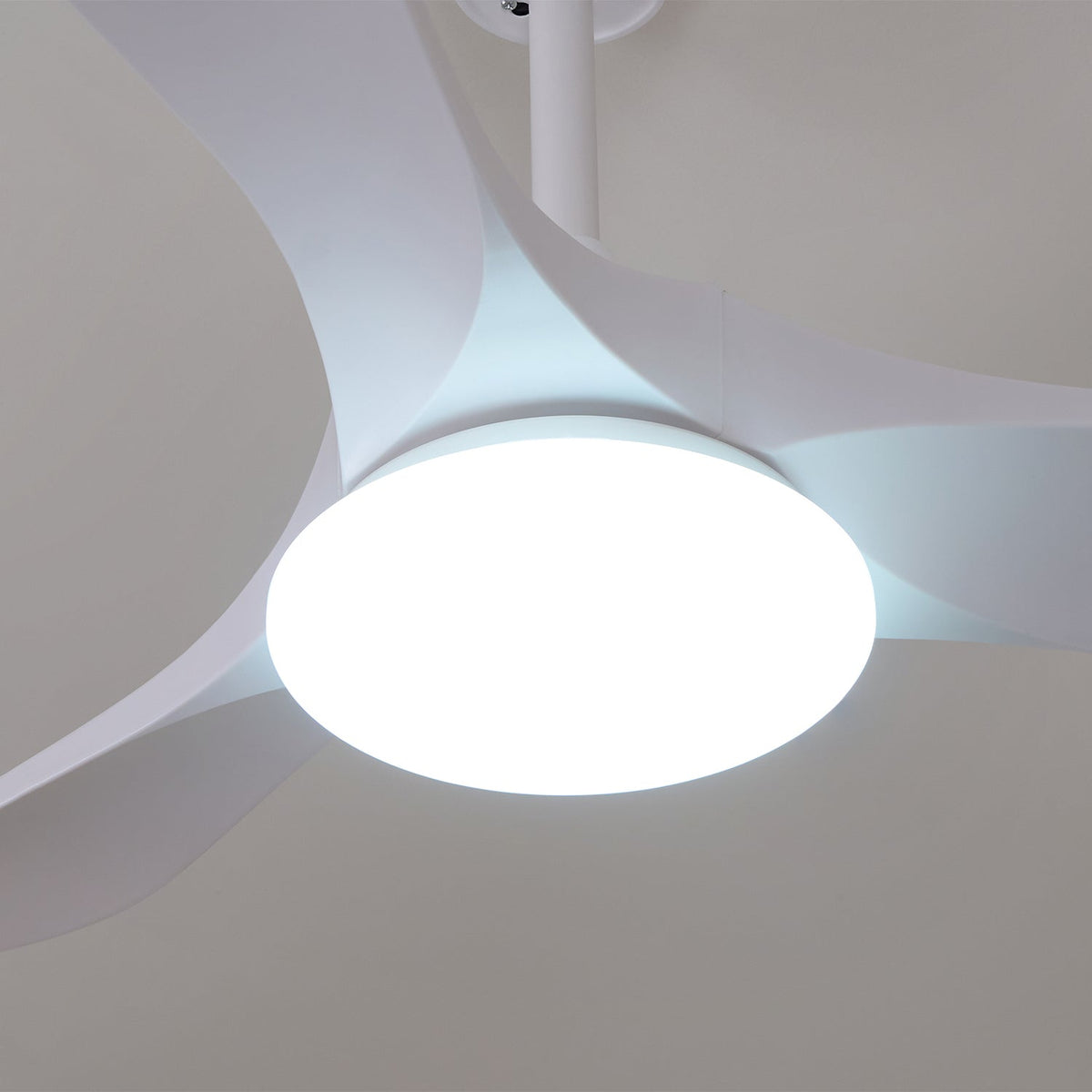 Velix Moderne plafondventilator met verlichting van walnoothout