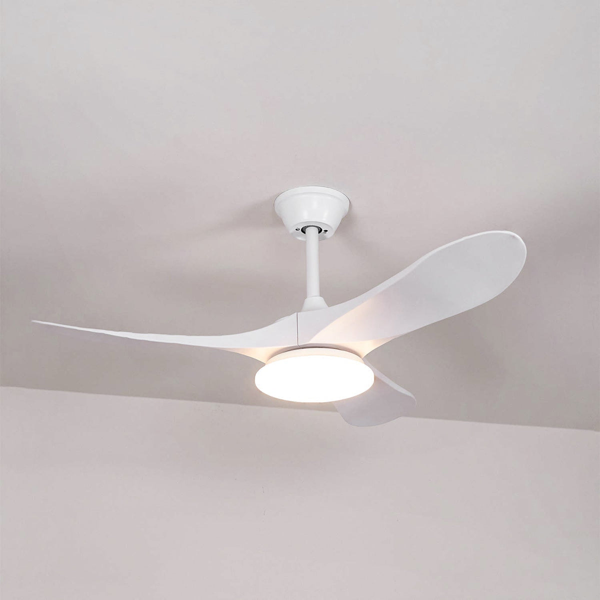 Liorueria plafondventilator met verlichting