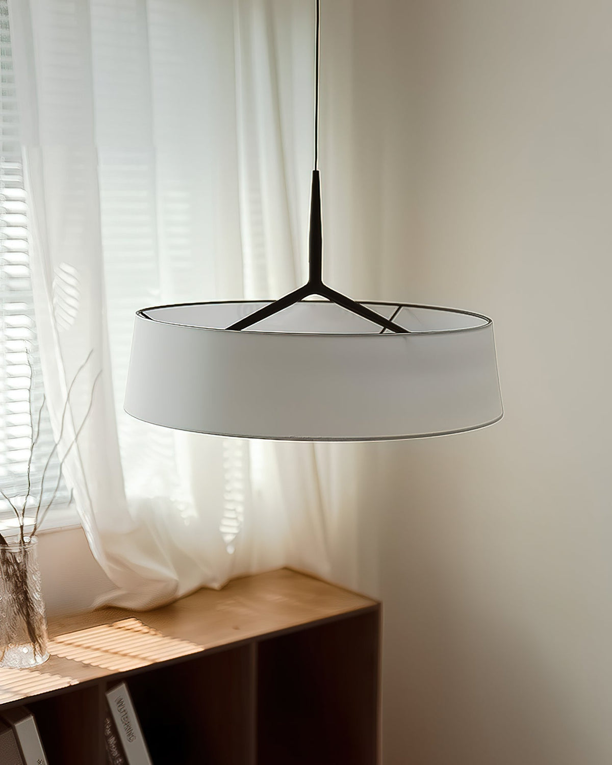 Liora hanglamp witte stof trommel zwart minimalistisch