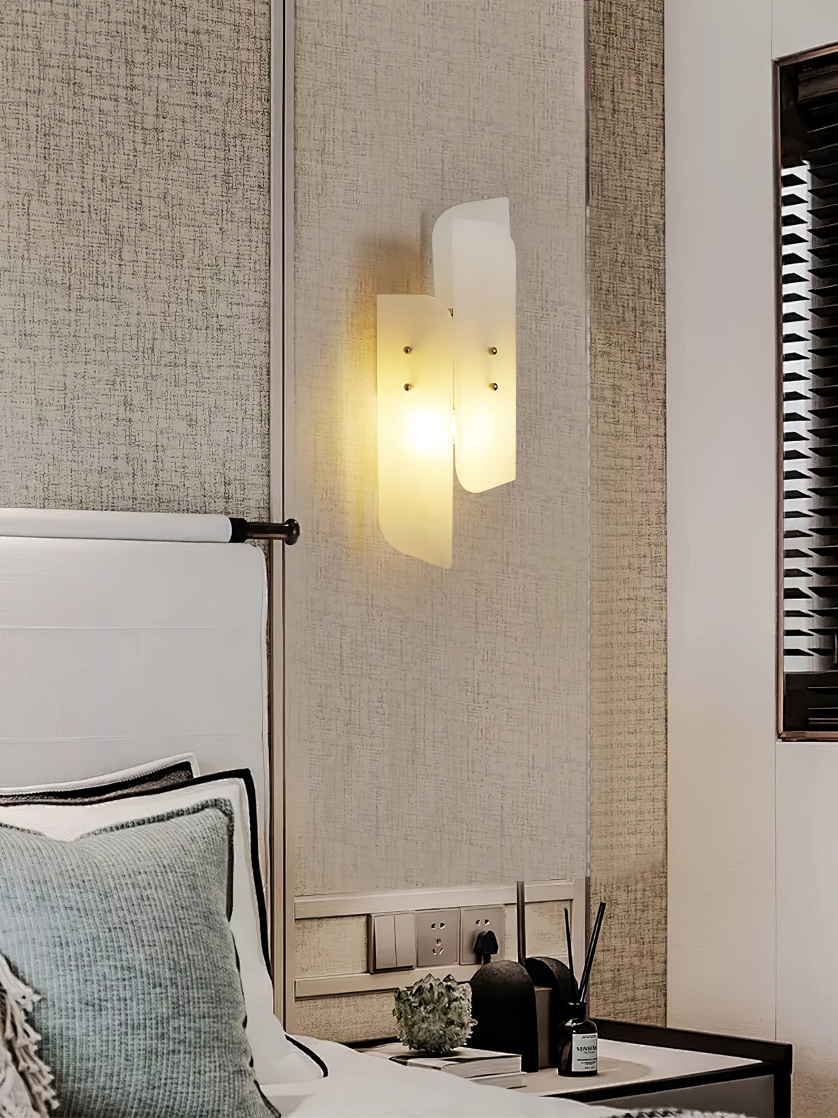 Eiroette albasten wandlamp