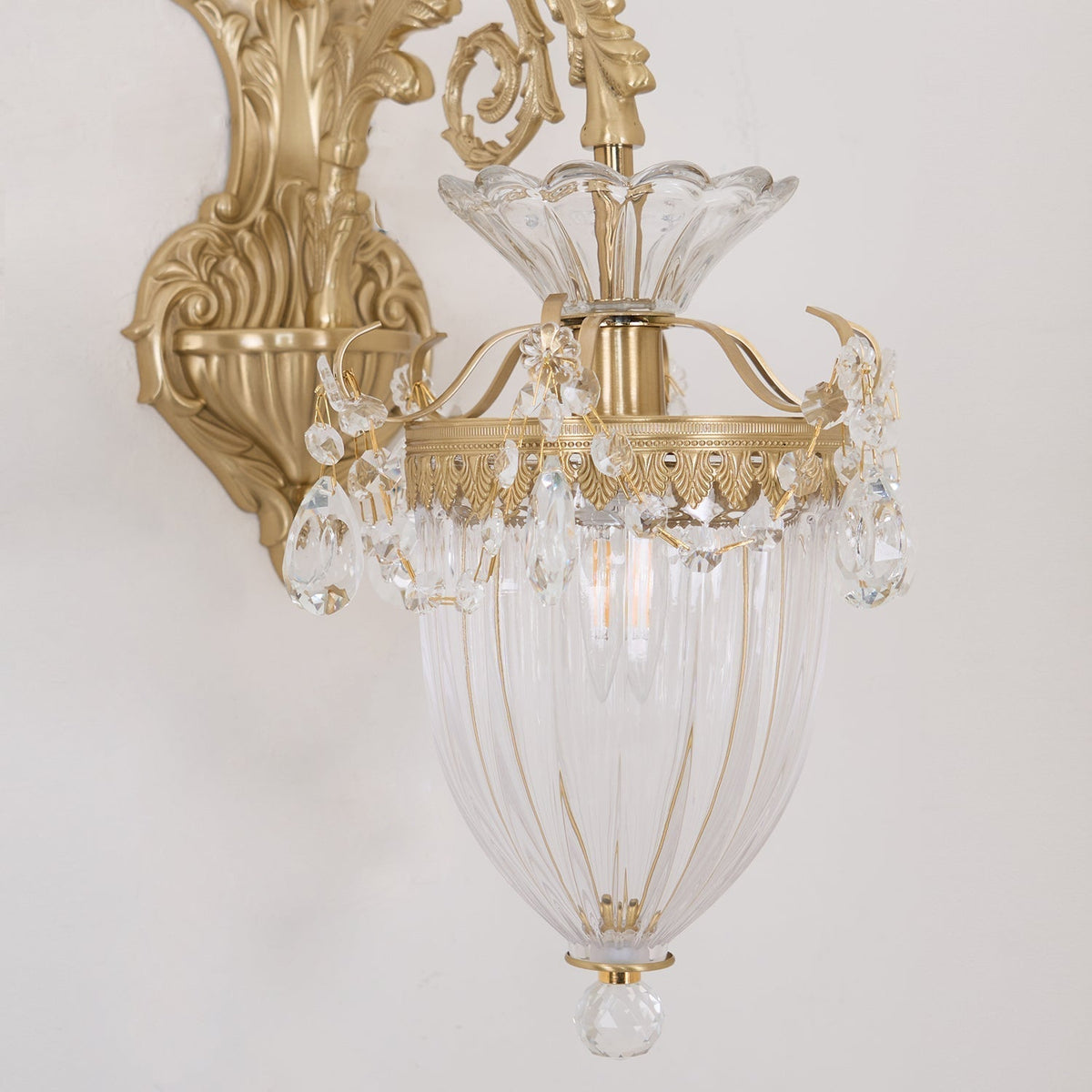 Vireon wandlamp goudkleurige afwerking dubbele wandlamp modern