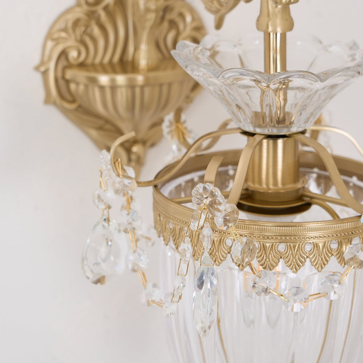 Vireon wandlamp goudkleurige afwerking dubbele wandlamp modern
