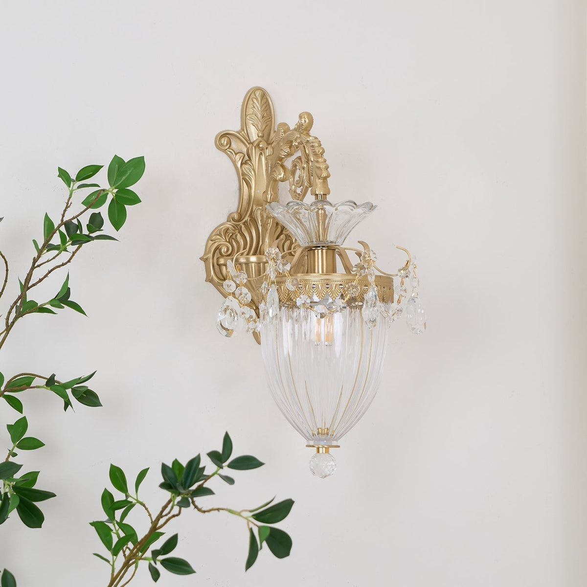 Vireon wandlamp goudkleurige afwerking dubbele wandlamp modern