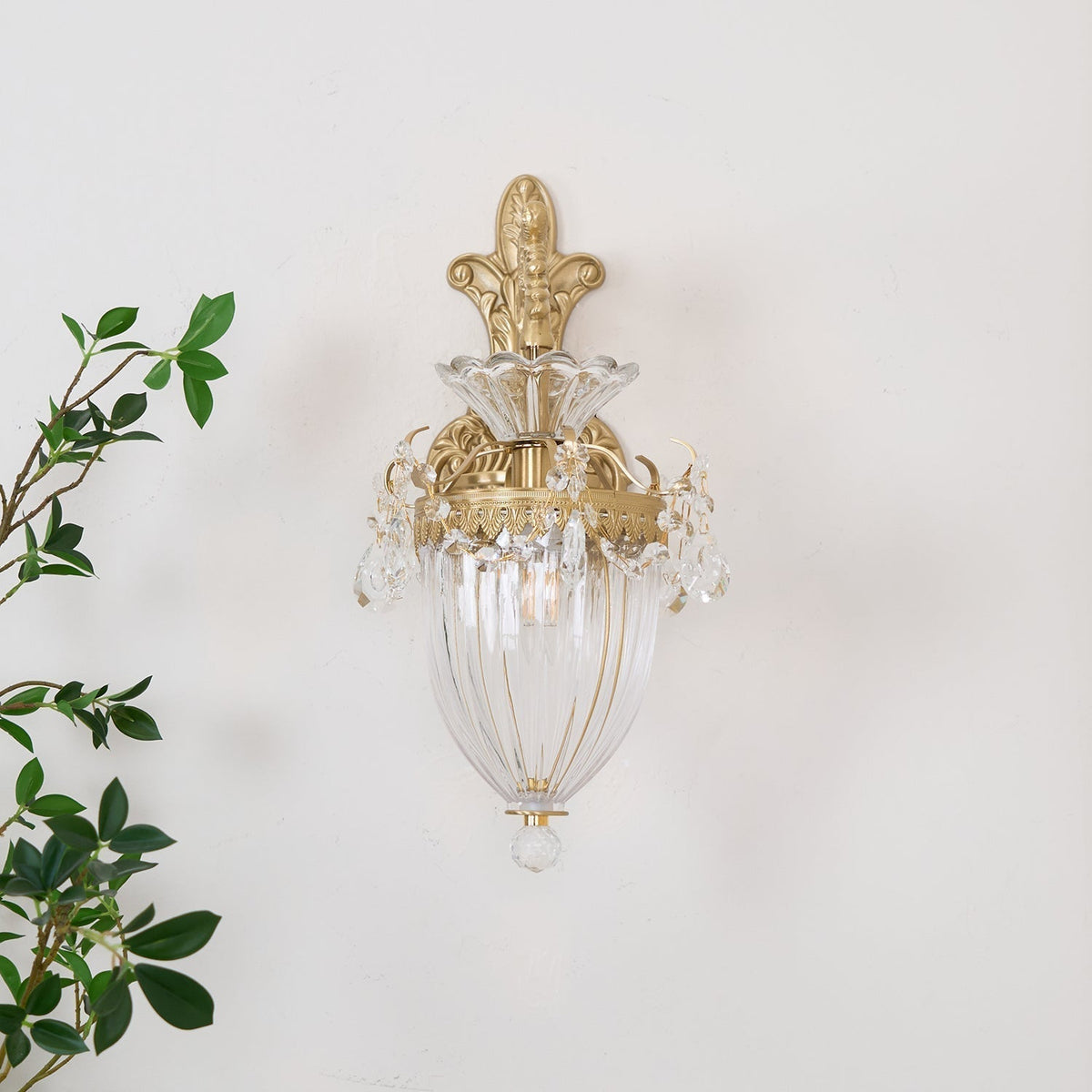 Vireon wandlamp goudkleurige afwerking dubbele wandlamp modern