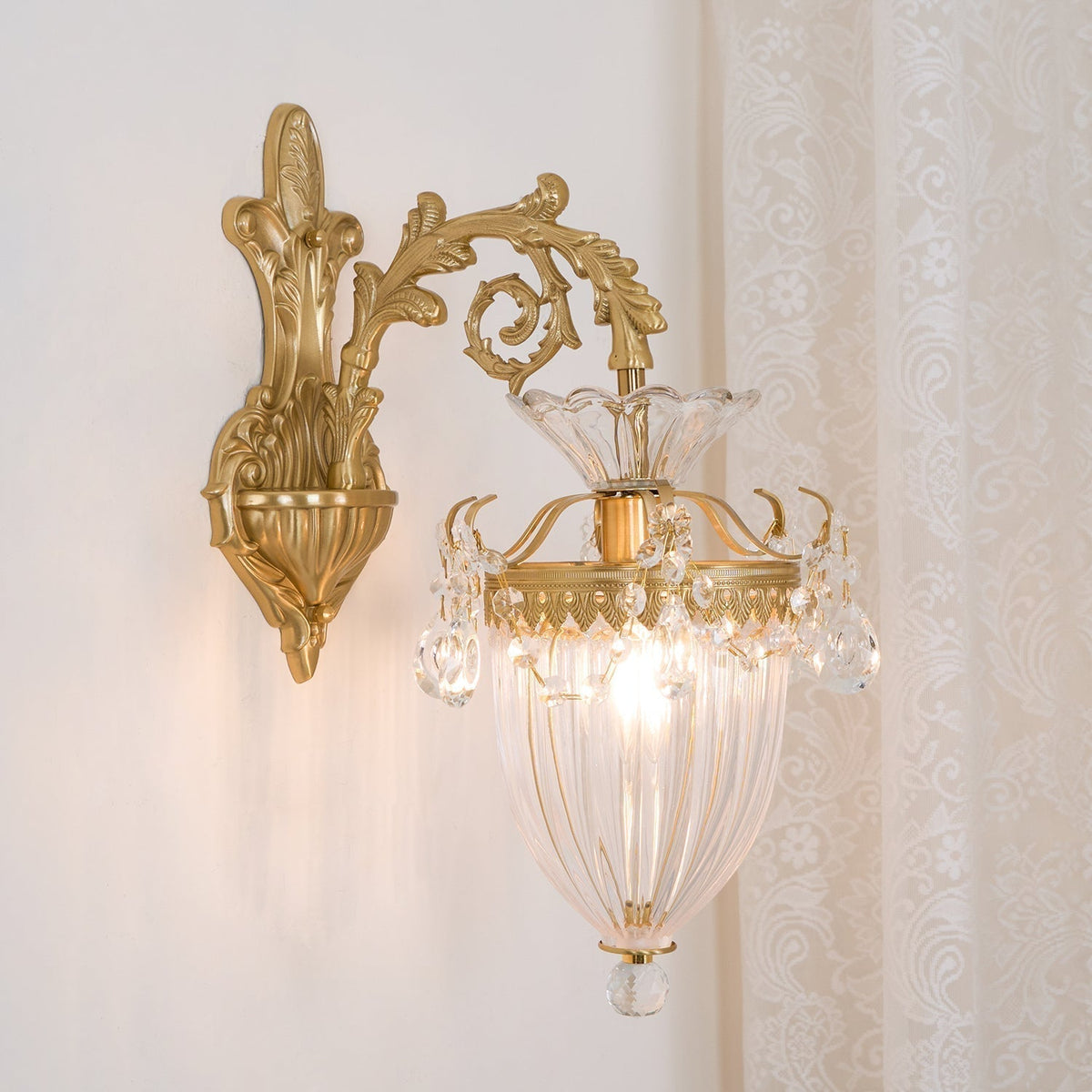 Vireon wandlamp goudkleurige afwerking dubbele wandlamp modern