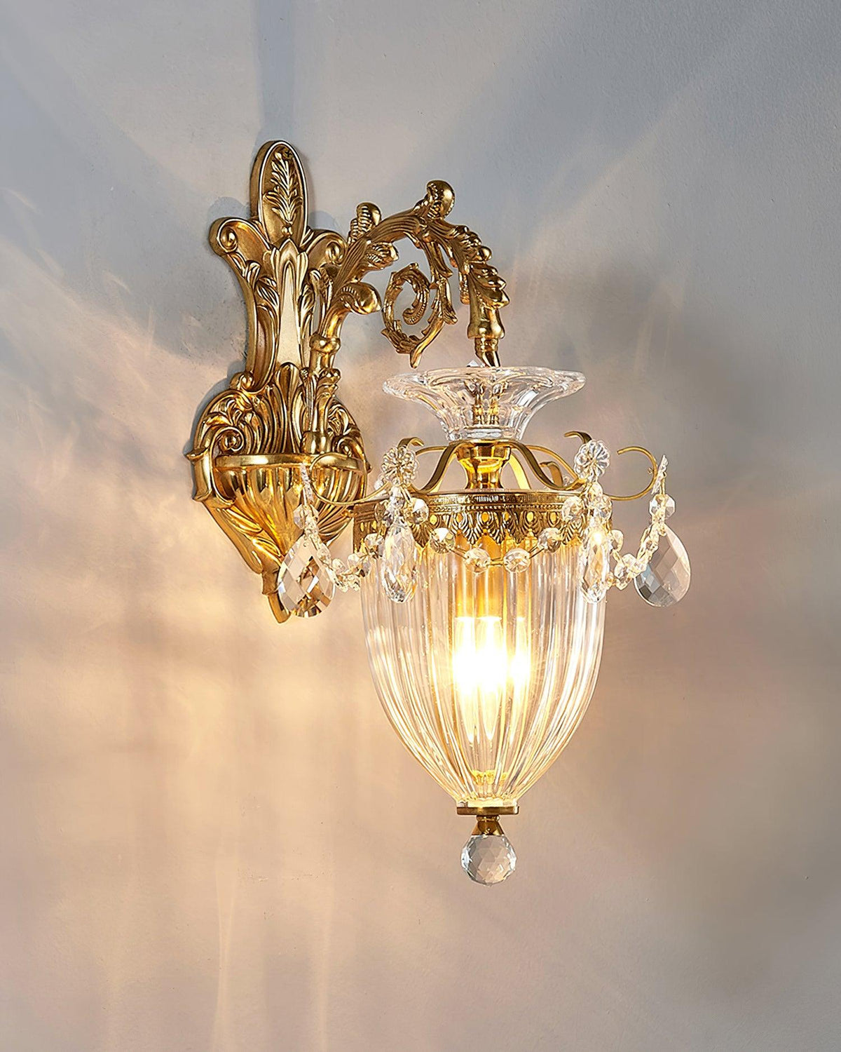 Vireon wandlamp goudkleurige afwerking dubbele wandlamp modern