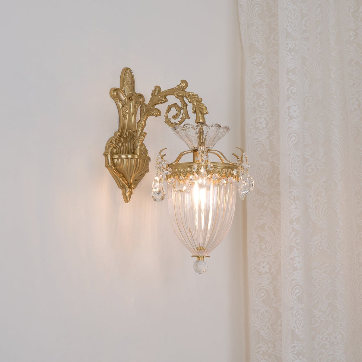 Vireon wandlamp goudkleurige afwerking dubbele wandlamp modern