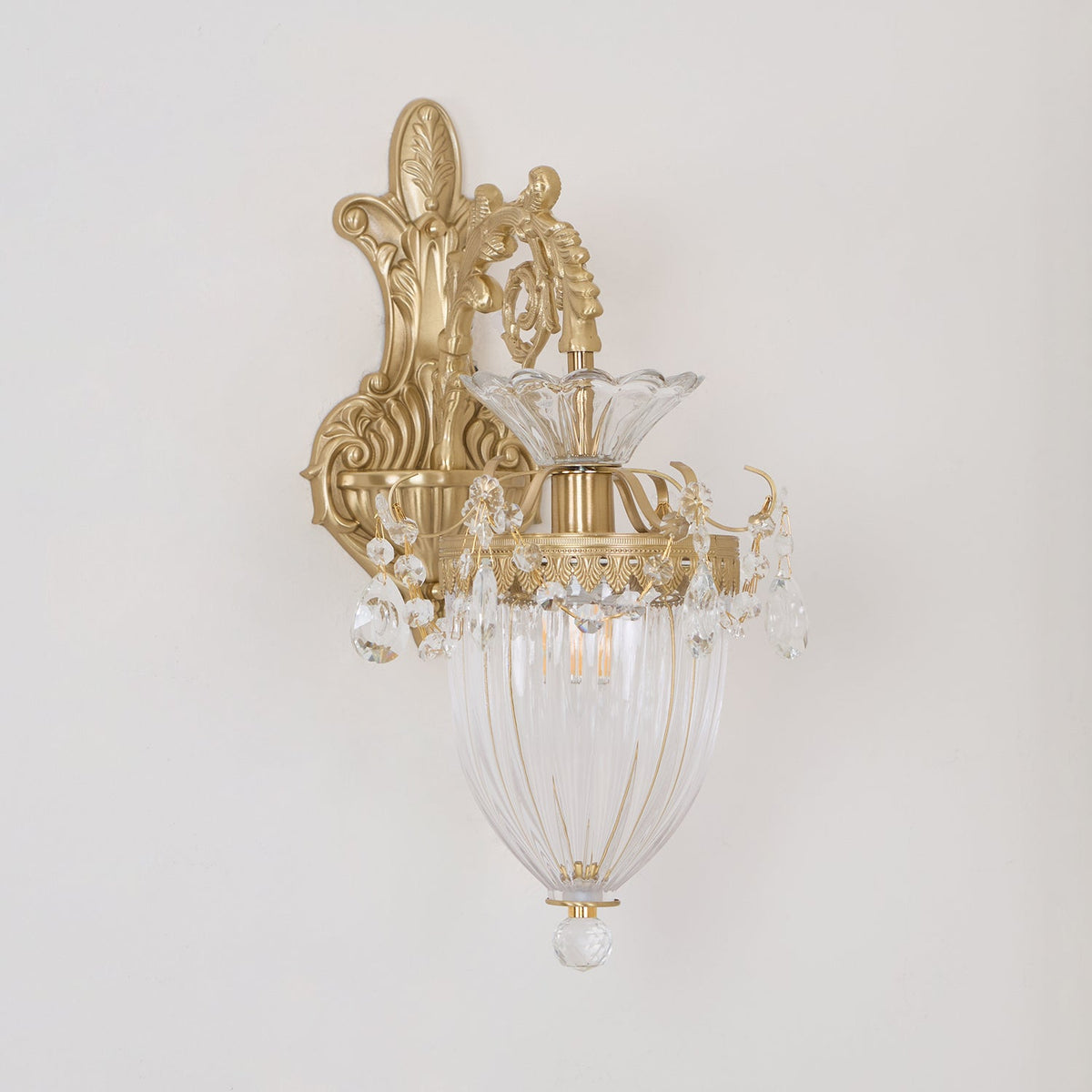 Vireon wandlamp goudkleurige afwerking dubbele wandlamp modern