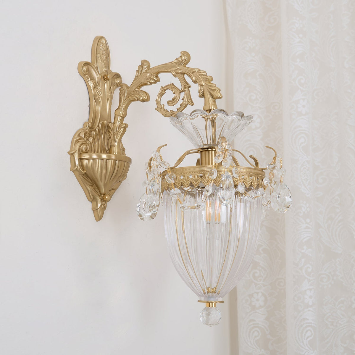 Vireon wandlamp goudkleurige afwerking dubbele wandlamp modern