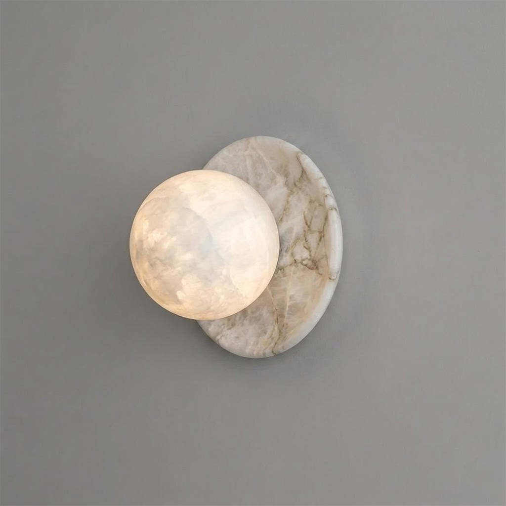 Niveeria bolvormige albasten wandlamp