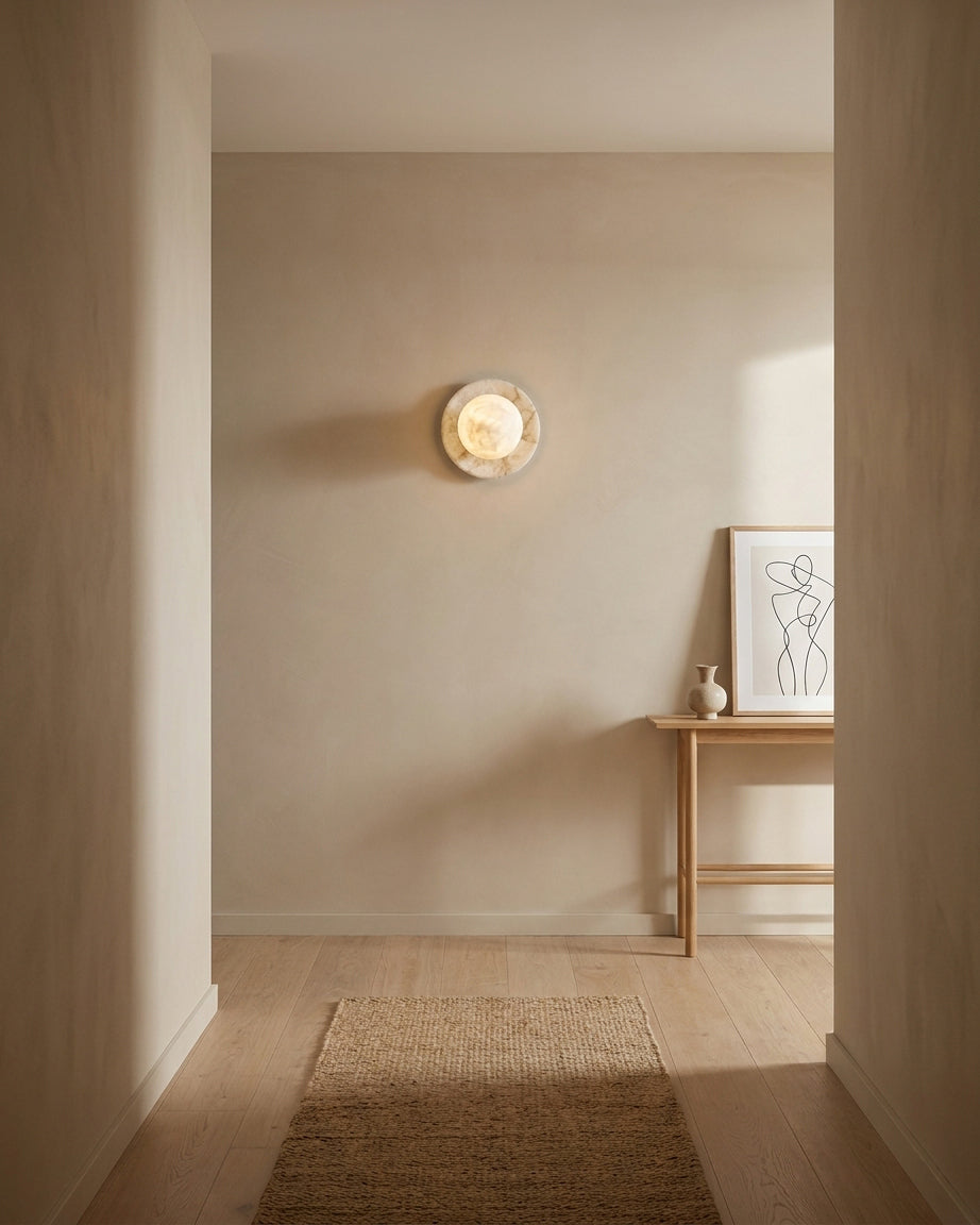 Niveeria bolvormige albasten wandlamp