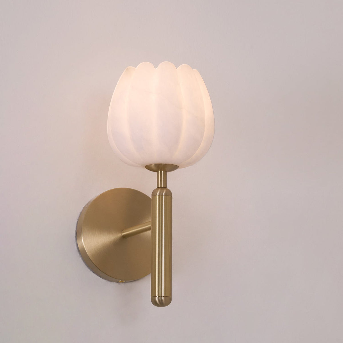 Nivarina Floral albasten wandlamp van messing