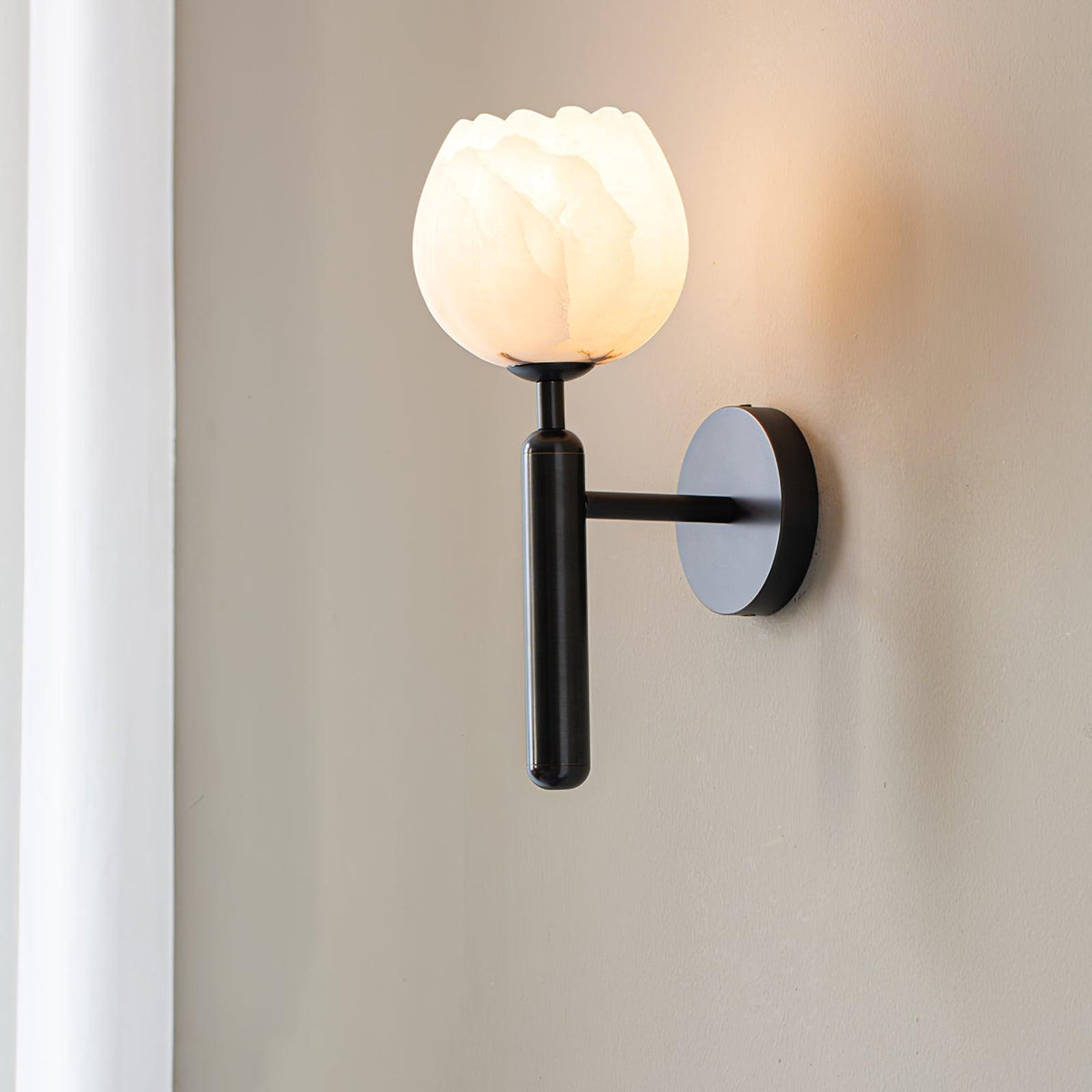 Nivarina Floral albasten wandlamp van messing