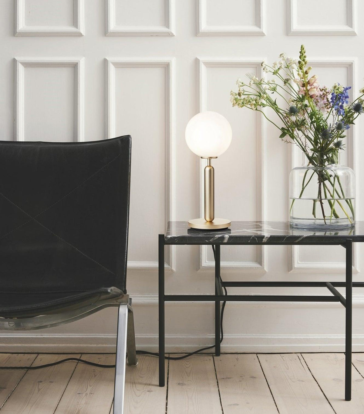Eirelielle minimalistische tafellamp met glas