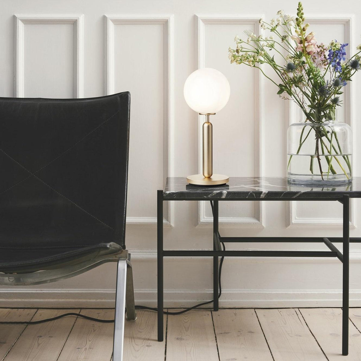 Eirelielle minimalistische tafellamp met glas