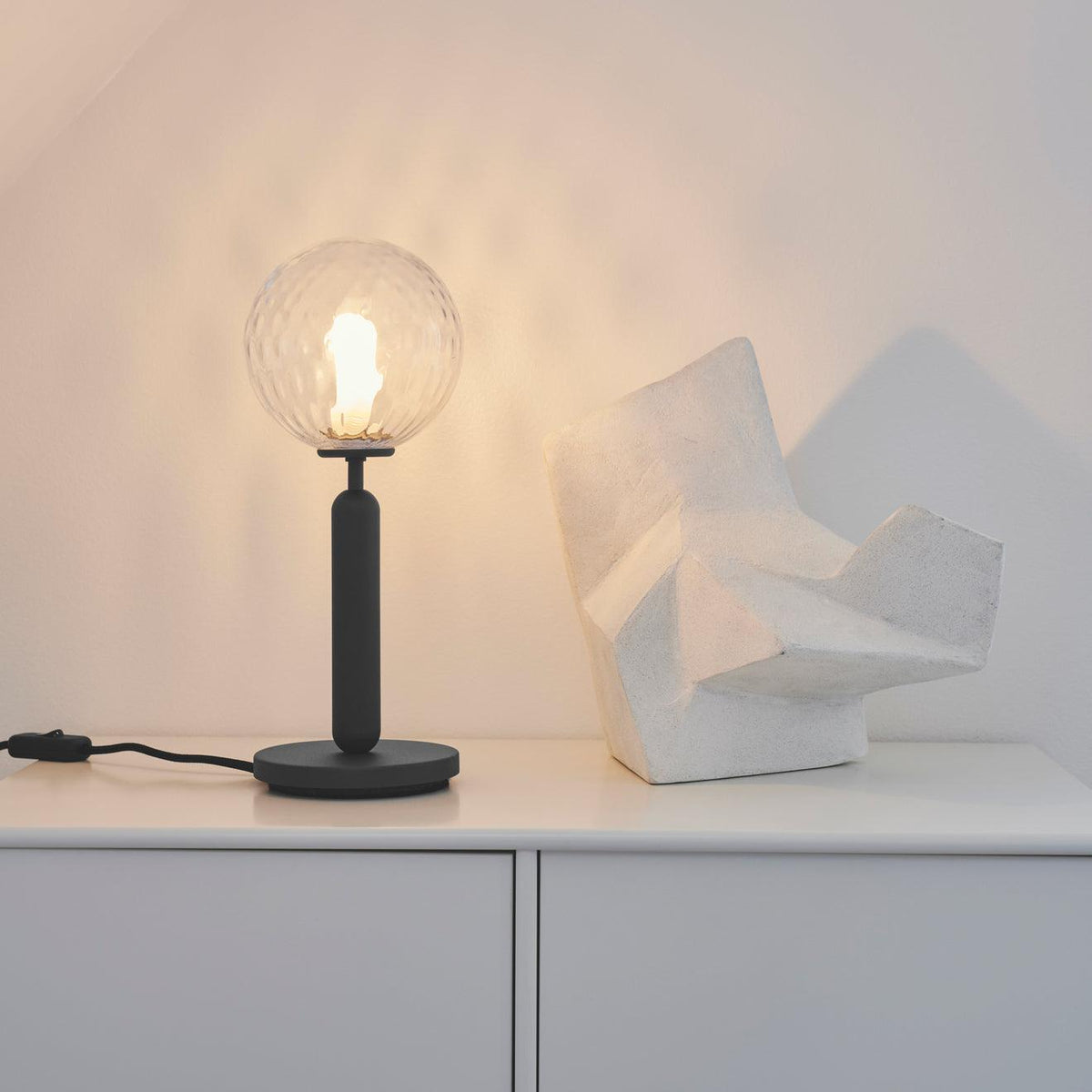 Eirelielle minimalistische tafellamp met glas