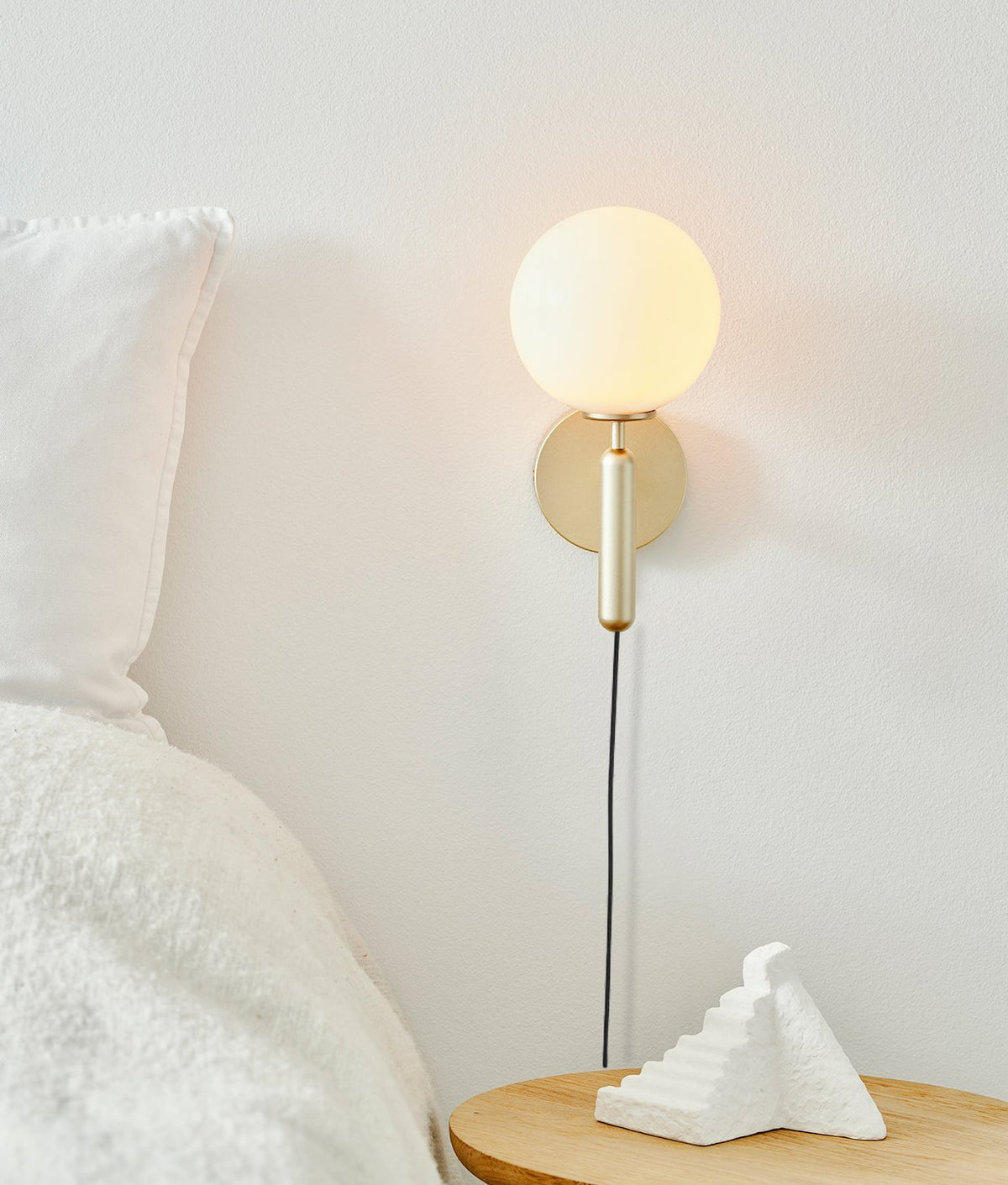 Kynlo wandlamp met stekker, glazen bol Nordic