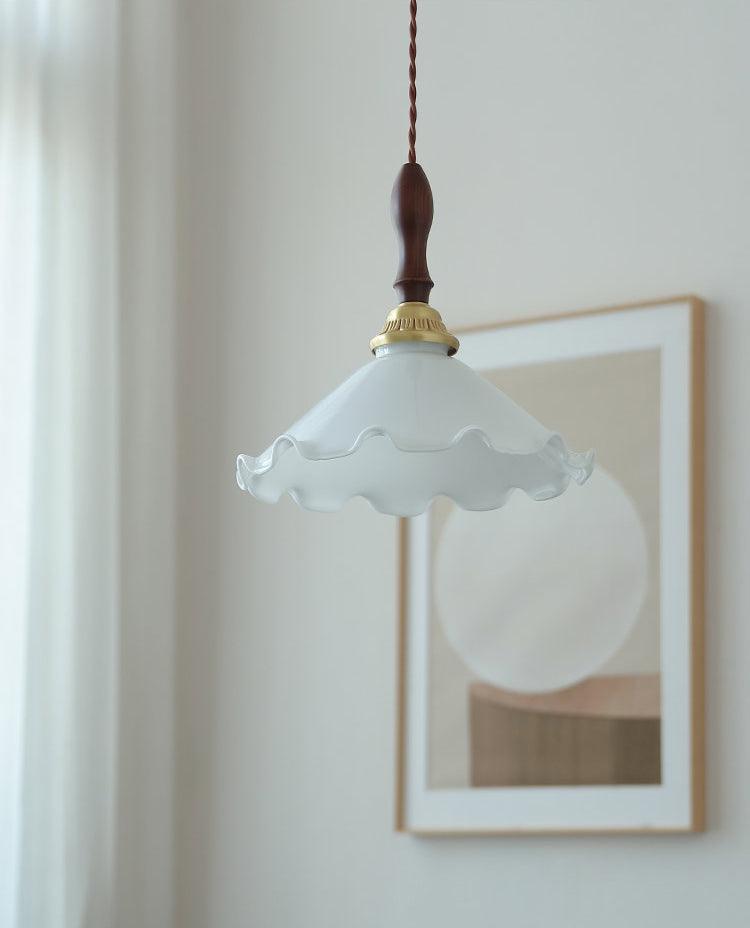 Floria hanglamp met melkachtige bloemmotief