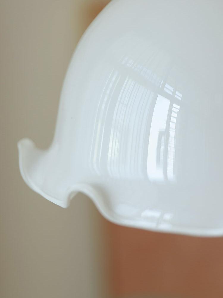 Floria hanglamp met melkachtige bloemmotief