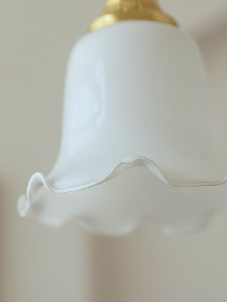 Floria hanglamp met melkachtige bloemmotief