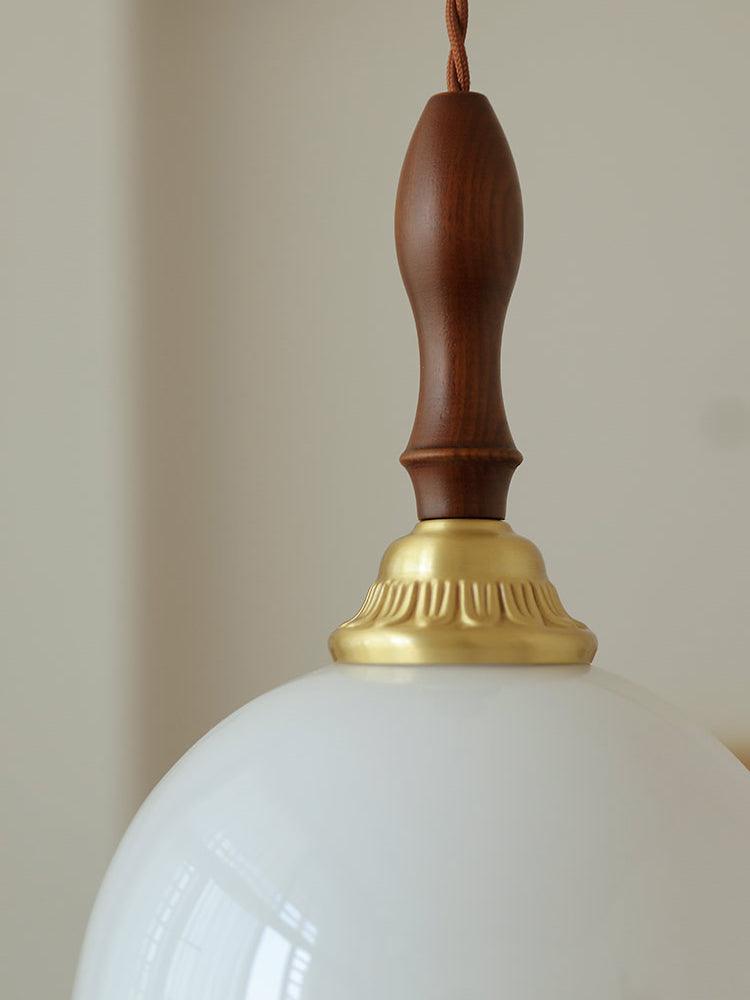 Floria hanglamp met melkachtige bloemmotief