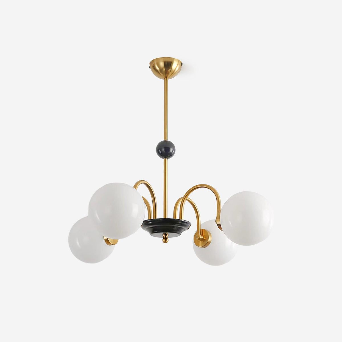 Moderne kroonluchter met gebogen armen en bolvormige kapjes, retro stijl voor eetkamer